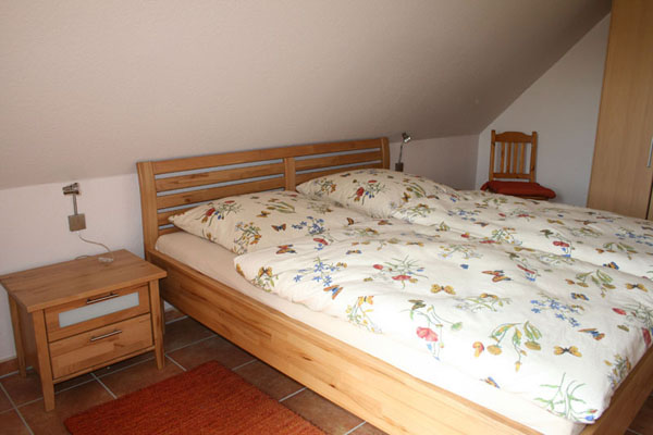 Schlafzimmer mit Doppelbett